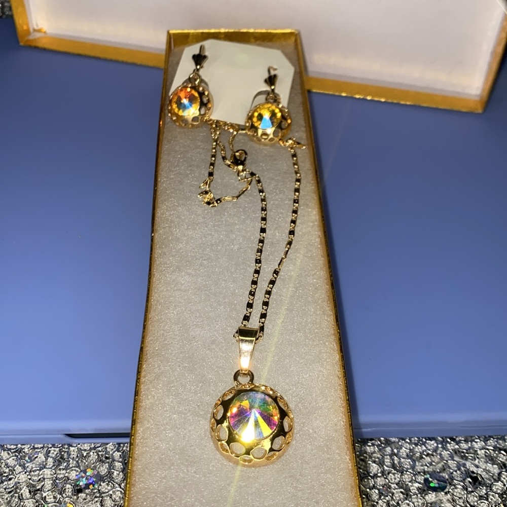 Elegant Gold Jewelry Set